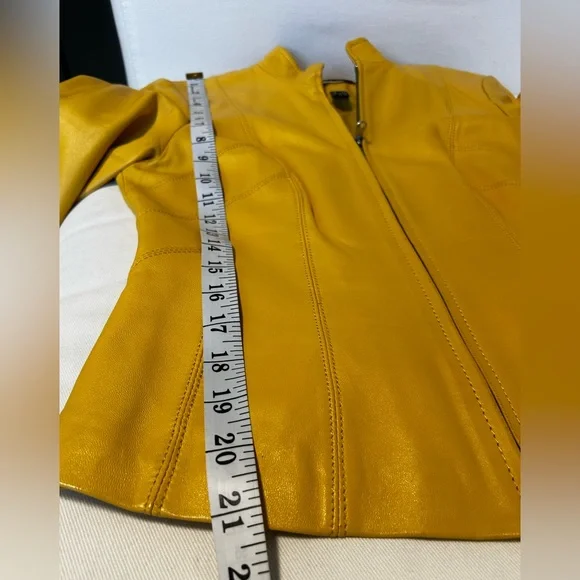 Danier leather jacket - Picture 14 of 17